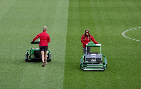 groundsman mow women football pitch sml